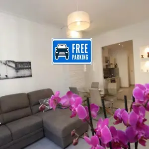 Exclusive Really Downtown - Free Private Parking Included! Genova